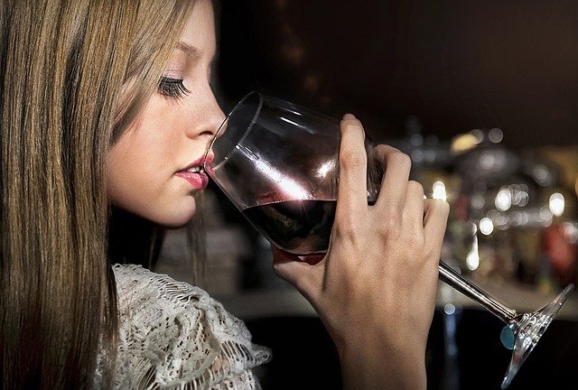 Quelle conséquence pour une femme de boire du vin rouge